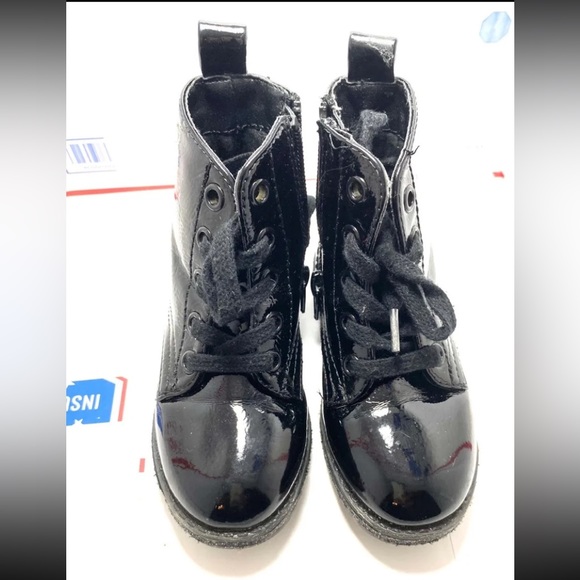 Toddler boots size 7 - Picture 3 of 7